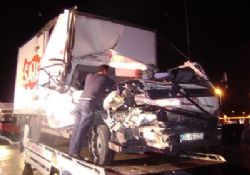 Kamyonet kamyona çarptı: 1 yaralı