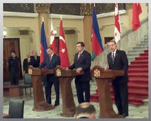 Kars-Tiflis-Bakü Demiryolu Hattı Projesi Çerçeve Anlaşması İmzalandı