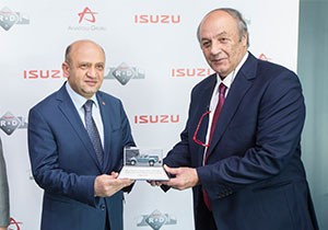 Bakan Fikri Işık Anadolu Isuzu Ar-Ge Merkezini Ziyaret Etti