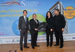 İstanbul Shopping Fest Talihlileri Ev ve Mercedes-Benz Vito’yu Teslim Aldı