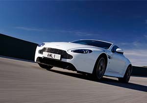 YARIŞÇI BİR RUH: ASTON MARTIN VANTAGE