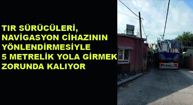 Adana’da Tır Sürücüleri, Navigasyon Cihazının Yönlendirmesiyle Otoyoldan Çıkıp 5 Metrelik Yola Girmek Zorunda Kalıyor