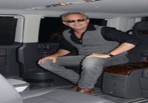 Kevin Costner Transporter Multivan’ı Tercih Ediyor