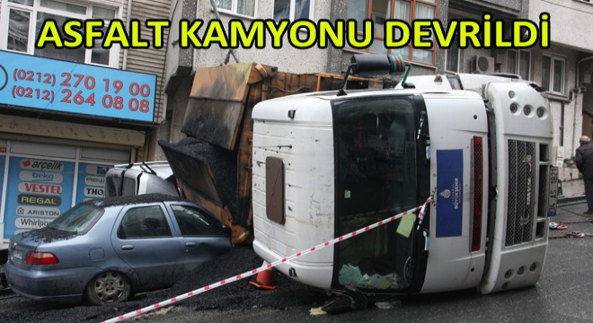 Devrilen Asfalt Kamyon Vinç Yardımıyla Kaldırıldı