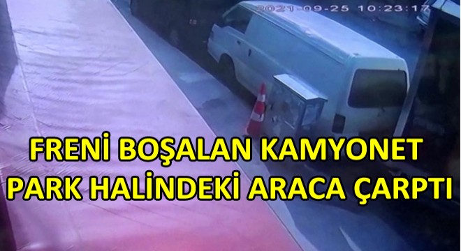 Freni Boşalan Kamyonet Park Halindeki Araca Çarptı