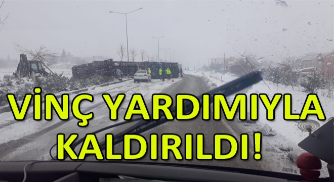 Karlı Yolda Tır Devrildi!