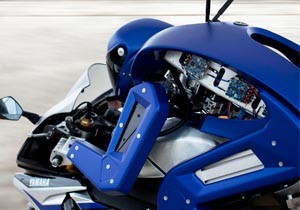 Yamaha dan Motosiklet Süren Robot: Motobot