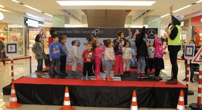 Mercedes-Benz Türk Çocuklarla Buluştu