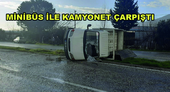 Minibüs ile Kamyonet Çarpıştı