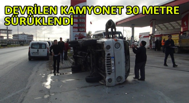 Otomobile Çarpan Kamyonet Devrildi!