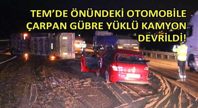 TEM’de Önündeki Otomobile Çarpan Gübre Yüklü Kamyon Devrildi