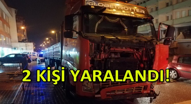 Tır ile Halk Otobüsü Çarpıştı!