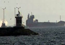 Pendik açıklarında yanan gemi batıyor