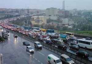 İstanbul'da D-100 karayolu felç