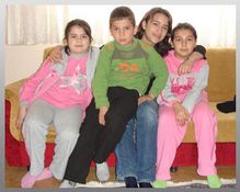 Fatma, Rahime, Mehmet; Üçü de gözleri yaşama sevinciyle dolmuş çocuklar.