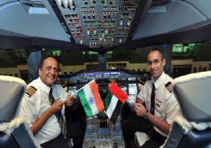 Emirates A380’i Bombay’ı Selamlıyor