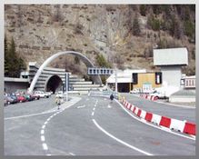 Mont Blanc Tüneli 7,5 Ton ve Üstü Kamyonlara Kapandı
