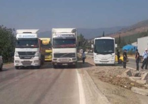 TIR Şoförleri Yolu Trafiğe Kapattı!