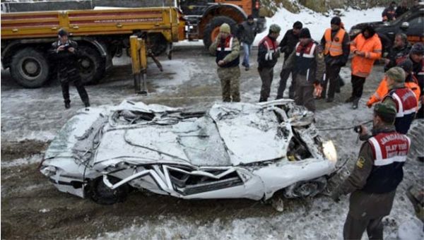 TIR Otomobilin Üzerine Devrildi: 2 Ölü 