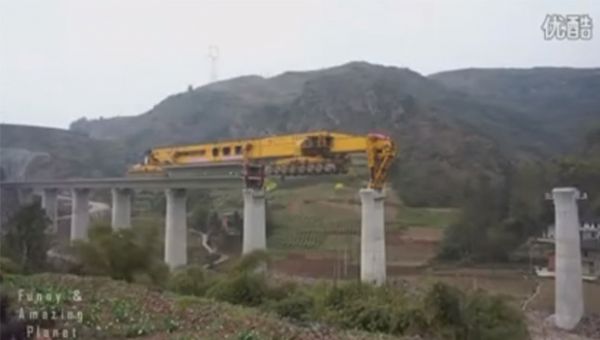Çin'de Köprüler Böyle Yapılıyor...