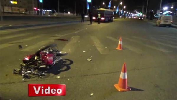 Motosiklet, TIR'ın Tekerine Çarptı