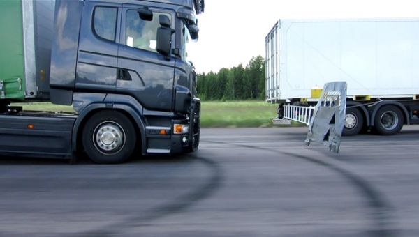 Scania'nın İnanılmaz Fren Testi!